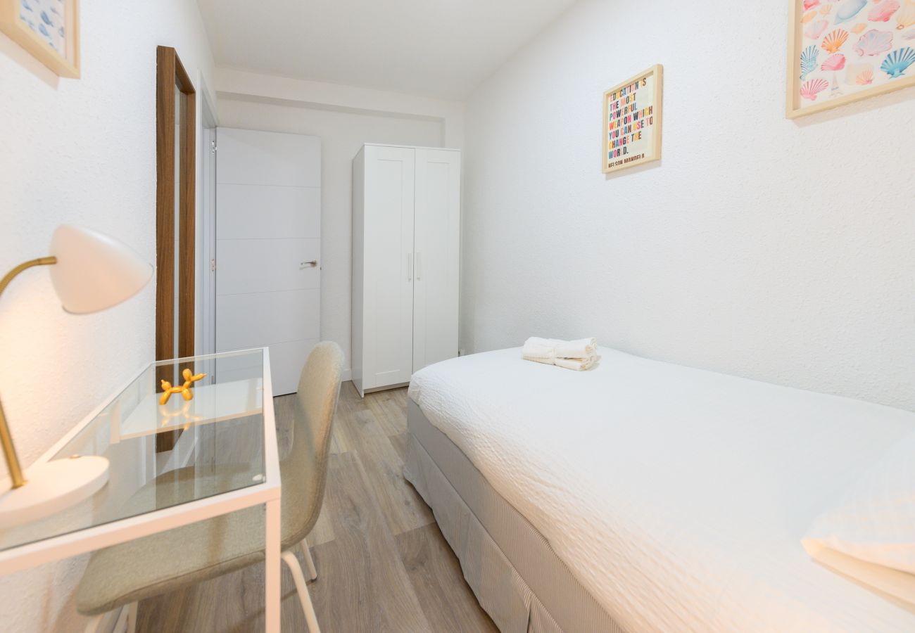 Apartamento en Madrid - Acogedor Piso en el Corazón de Vallecas: Ideal para Estancias Temporales