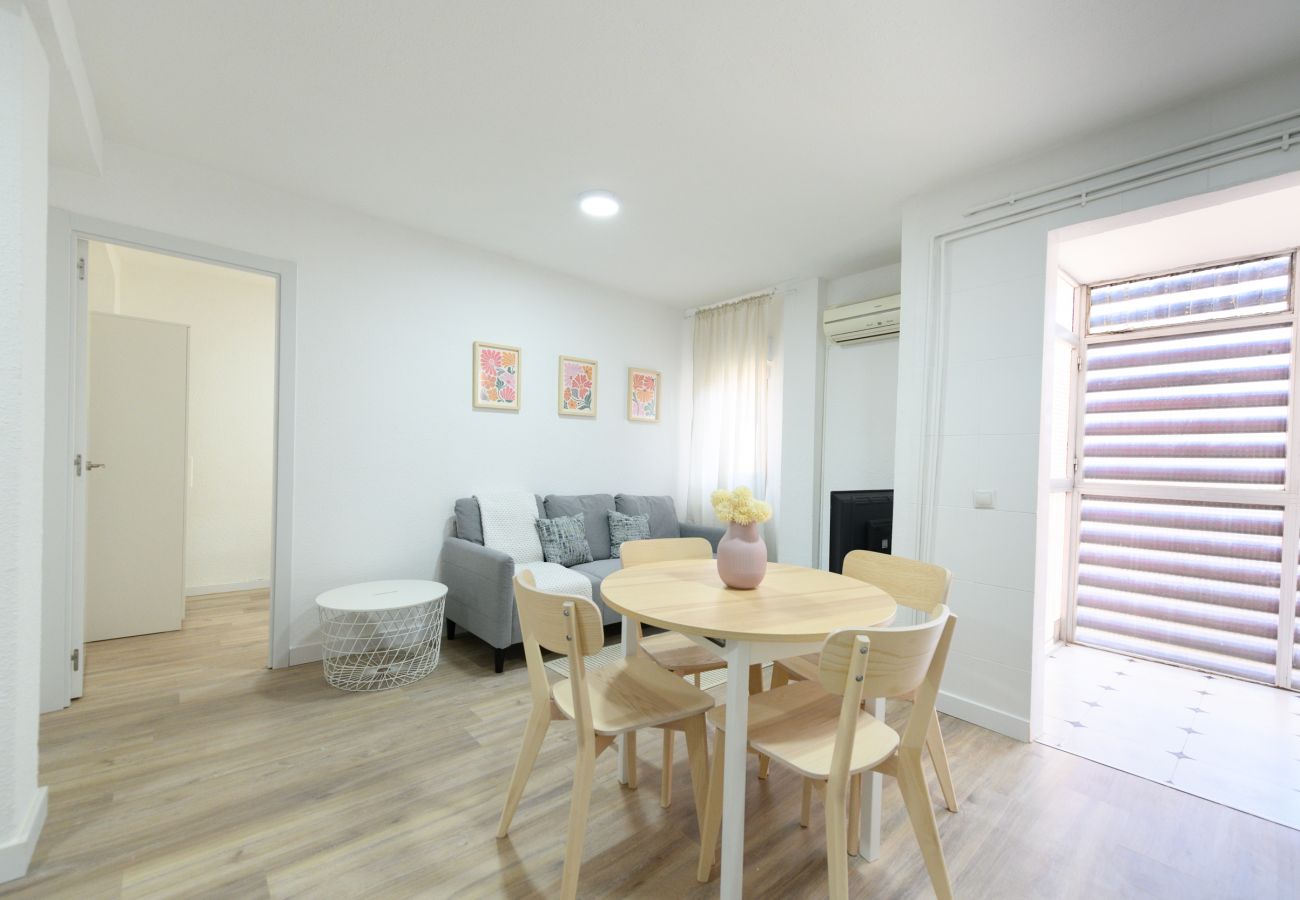 Apartamento en Madrid - Acogedor Piso en el Corazón de Vallecas: Ideal para Estancias Temporales