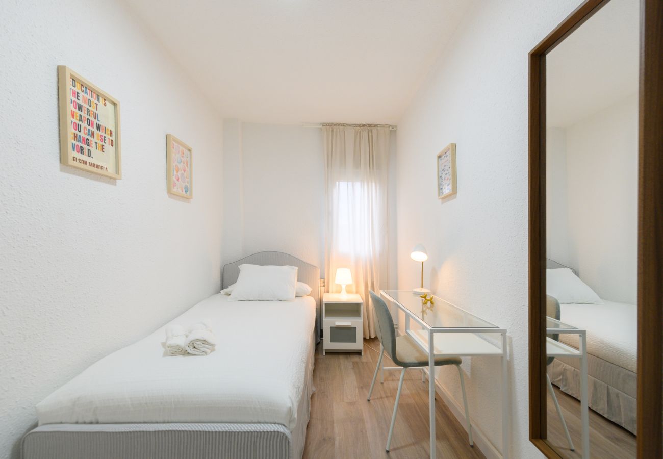 Apartamento en Madrid - Acogedor Piso en el Corazón de Vallecas: Ideal para Estancias Temporales