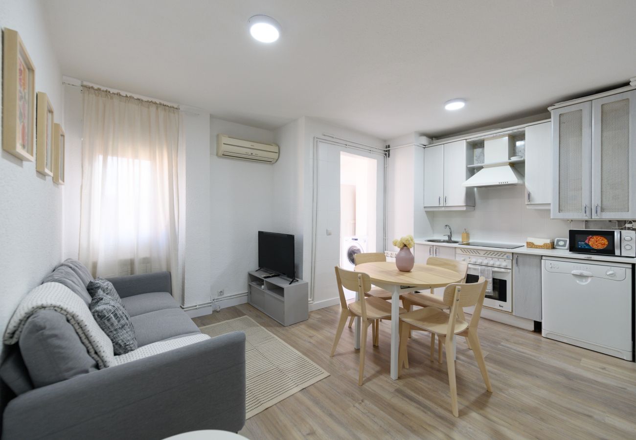 Apartamento en Madrid - Acogedor Piso en el Corazón de Vallecas: Ideal para Estancias Temporales