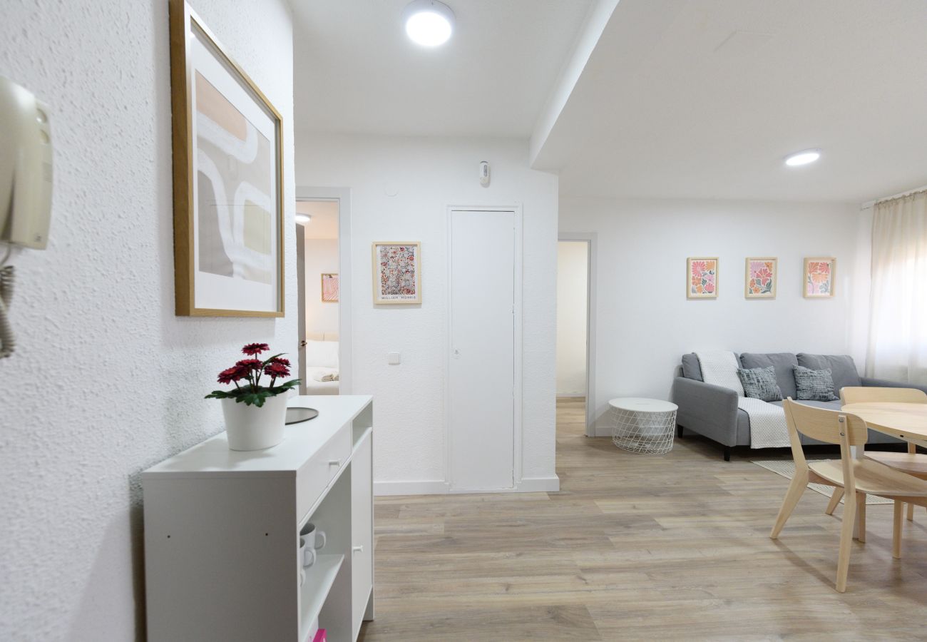 Apartamento en Madrid - Acogedor Piso en el Corazón de Vallecas: Ideal para Estancias Temporales