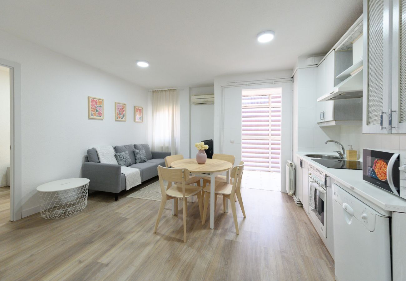 Apartamento en Madrid - Acogedor Piso en el Corazón de Vallecas: Ideal para Estancias Temporales