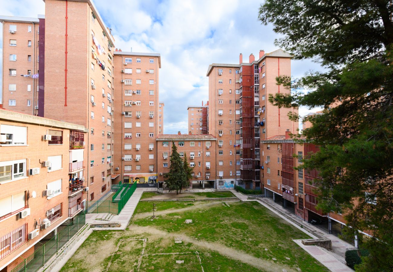 Apartamento en Madrid - Acogedor Piso en el Corazón de Vallecas: Ideal para Estancias Temporales