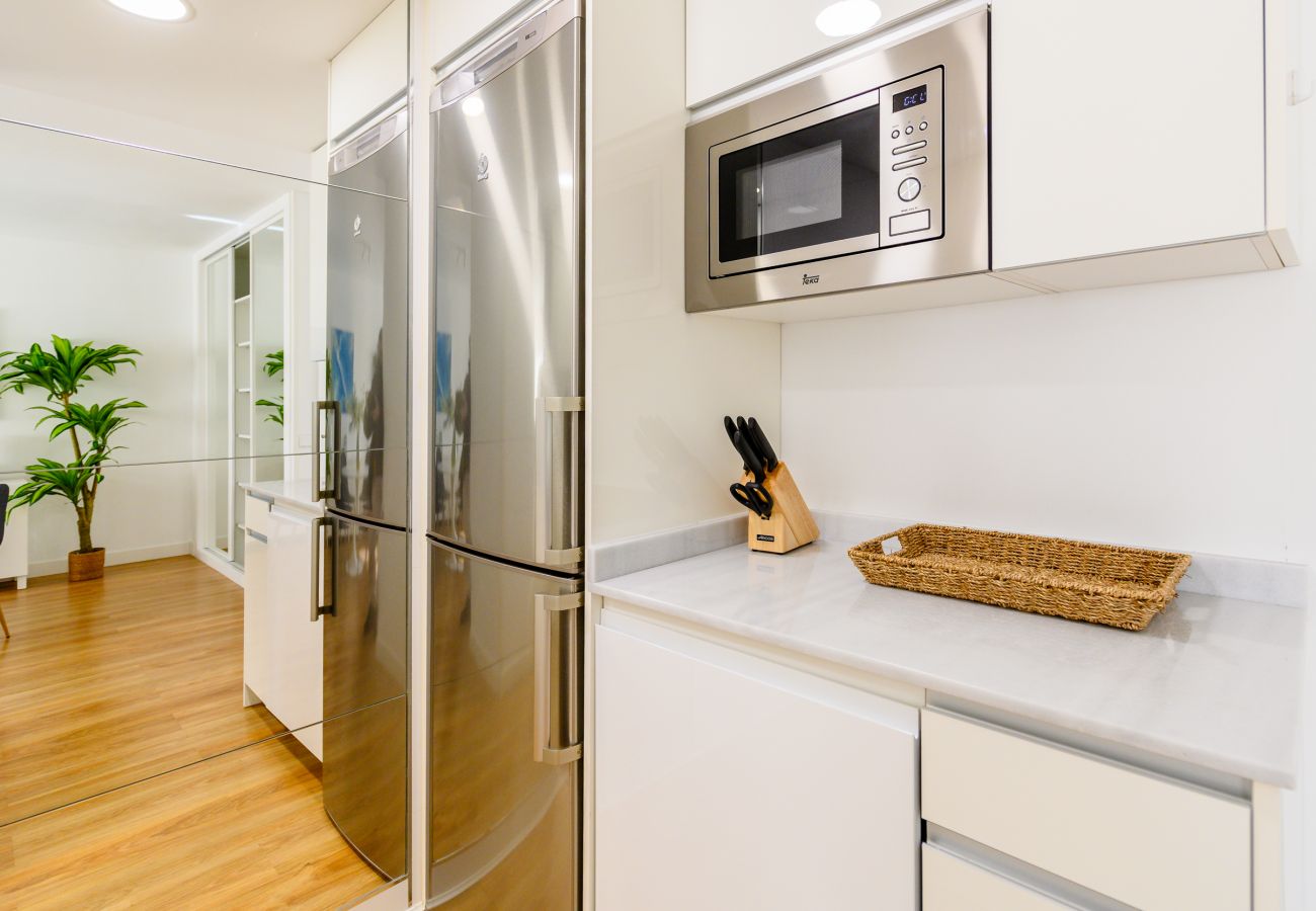 Apartamento en Madrid - Tu hogar perfecto: 1 suites con baño, salón integrado y cocina equipada en Chamartín 