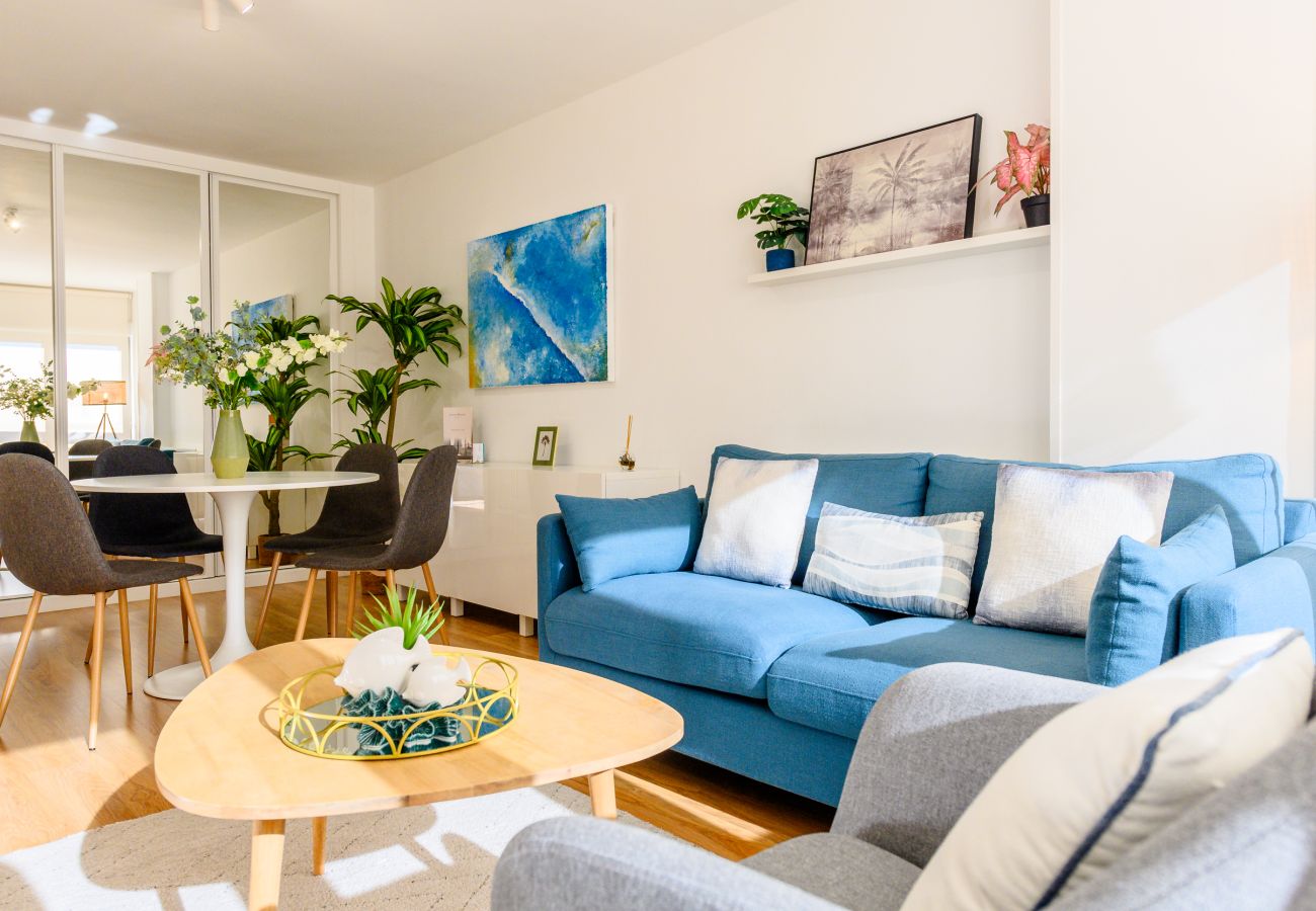 Apartamento en Madrid - Tu hogar perfecto: 1 suites con baño, salón integrado y cocina equipada en Chamartín 