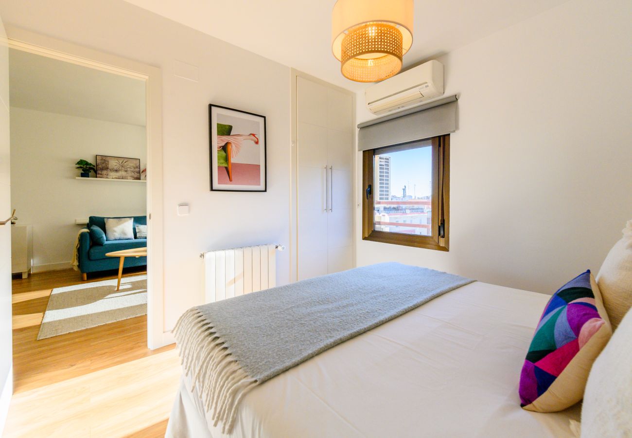 Apartamento en Madrid - Tu hogar perfecto: 1 suites con baño, salón integrado y cocina equipada en Chamartín 