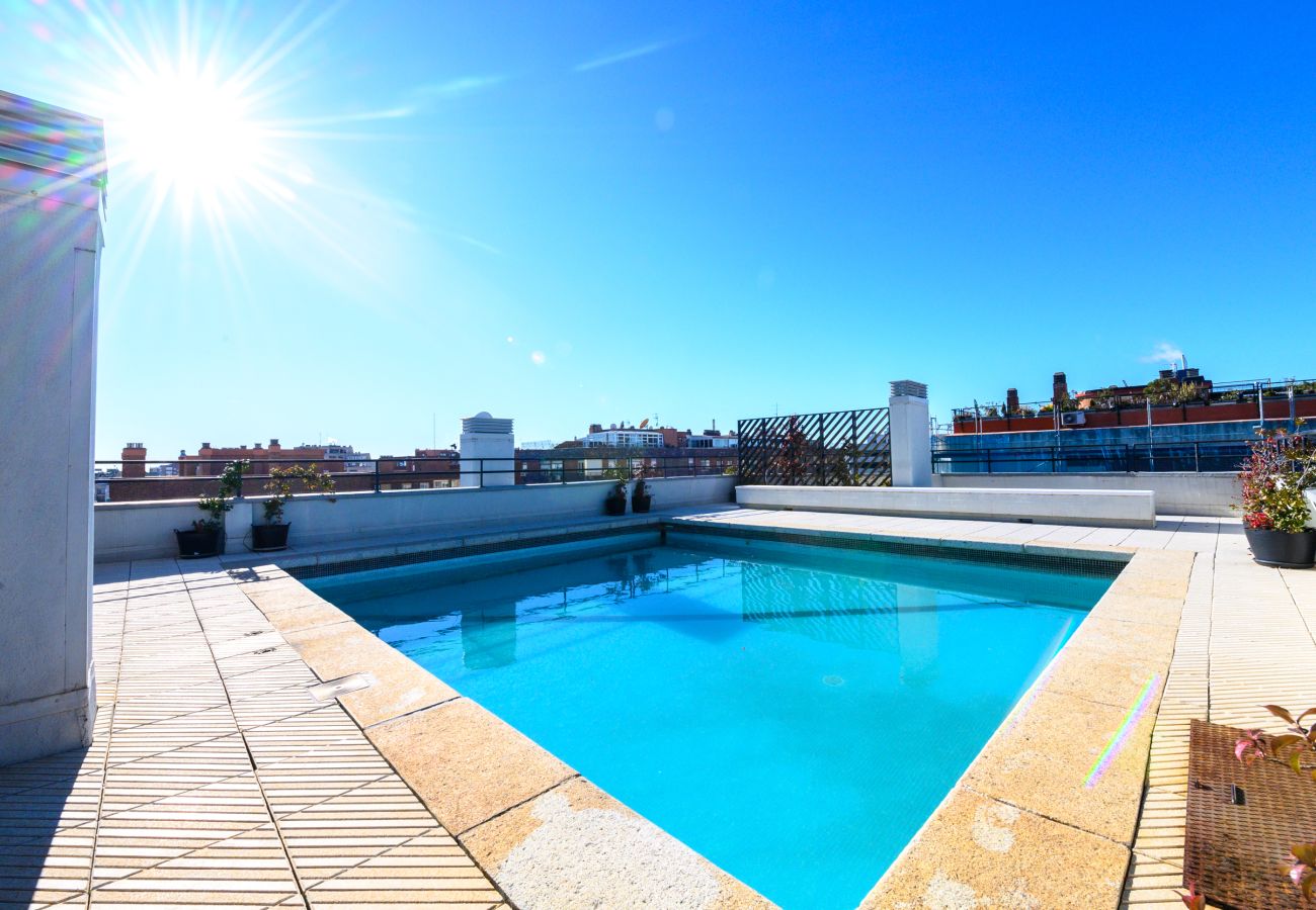 Apartamento en Madrid - Tu hogar perfecto: 1 suites con baño, salón integrado y cocina equipada en Chamartín 