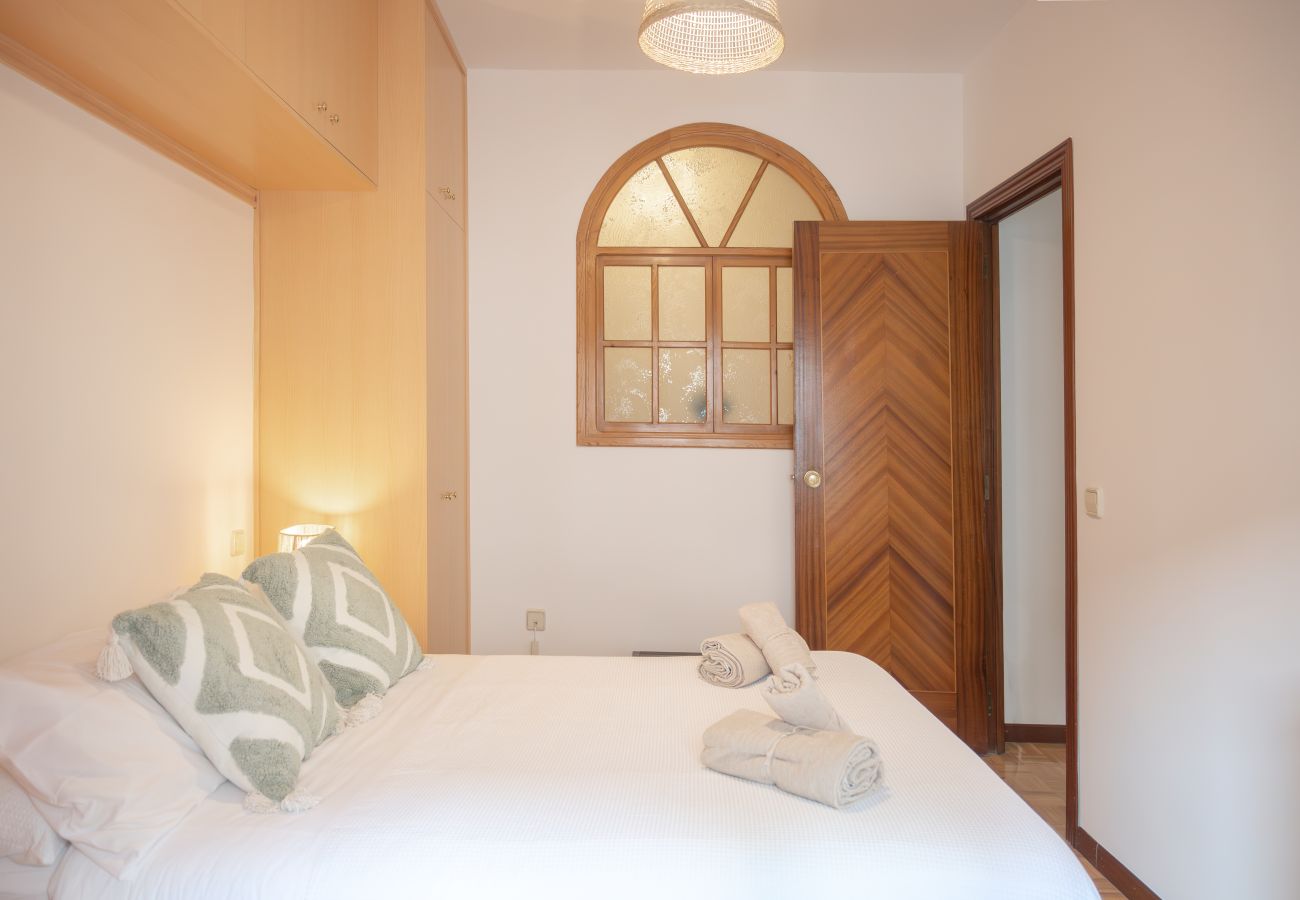 Apartamento en Madrid - Acogedor Piso de 3 Habitaciones con Balcón en Chamberí