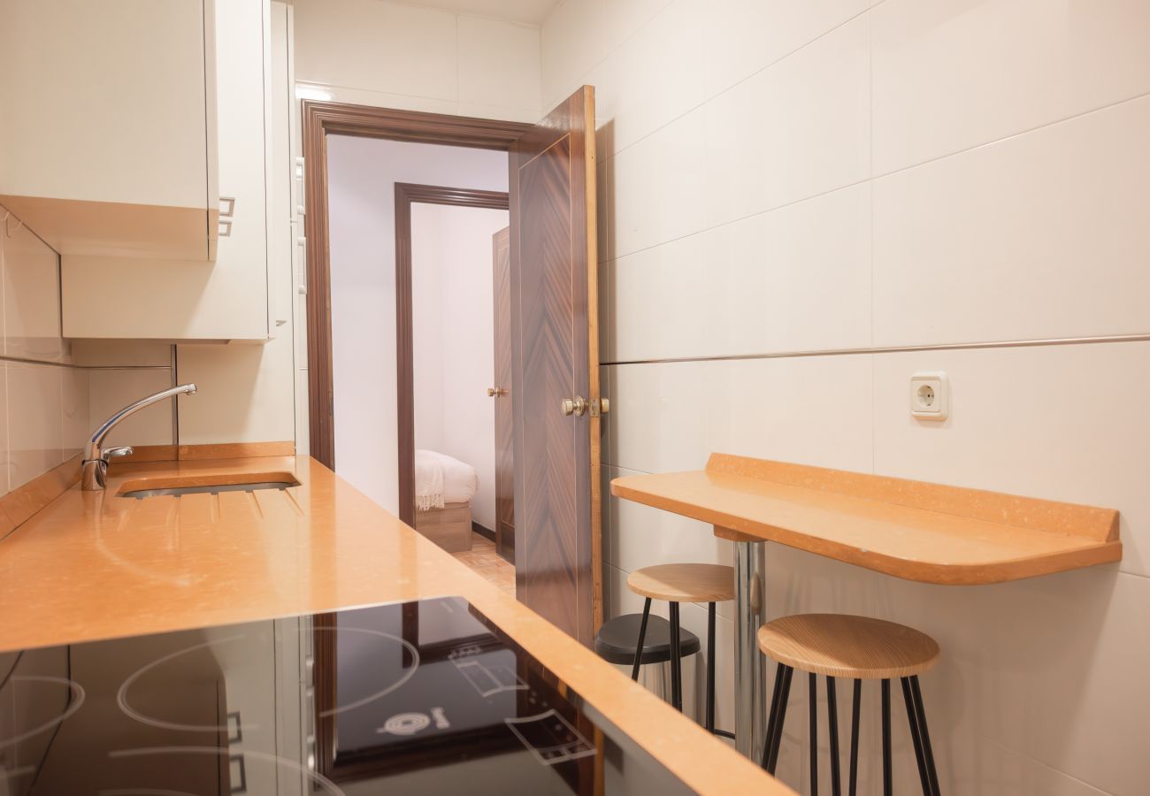 Apartamento en Madrid - Acogedor Piso de 3 Habitaciones con Balcón en Chamberí