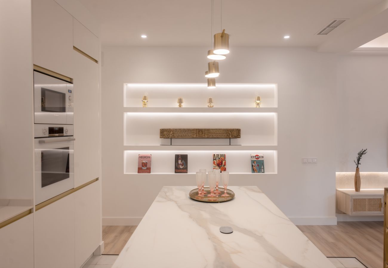 Apartamento en Madrid - Escápate al Encanto Urbano: Piso con Balcón y Espacios Modernos