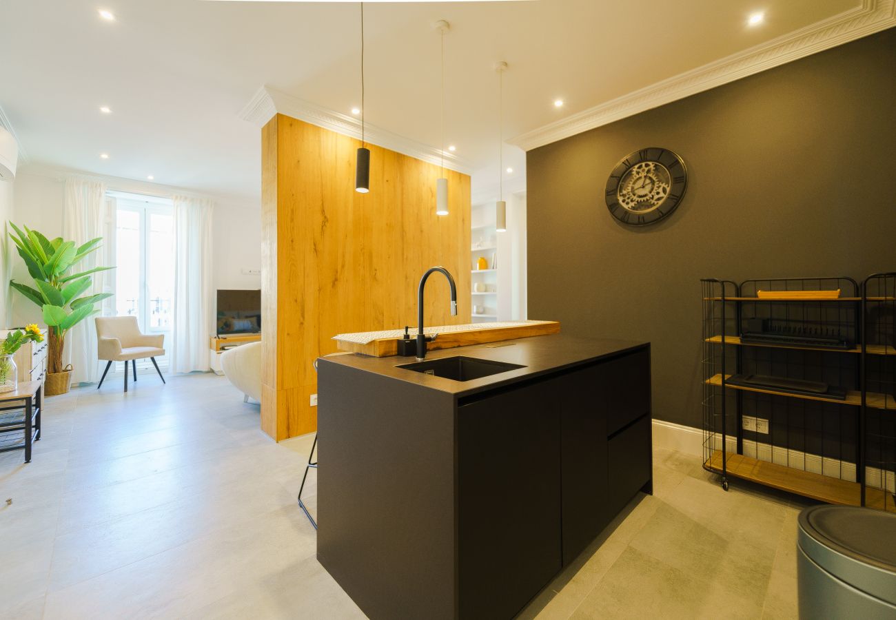 Apartamento en Madrid -  Exclusivo piso con balcones y vistas en ubicación privilegiada 