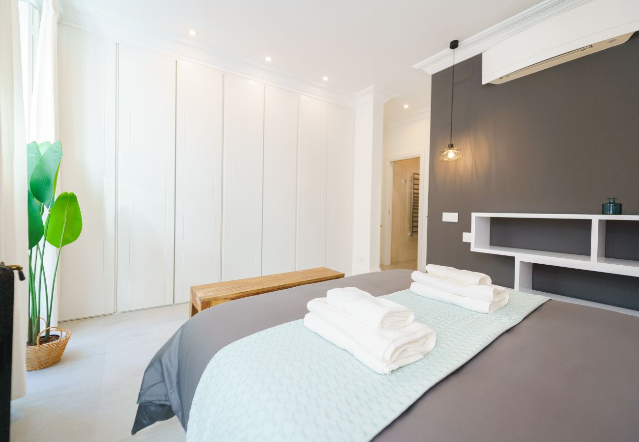 Apartamento en Madrid -  Exclusivo piso con balcones y vistas en ubicación privilegiada 