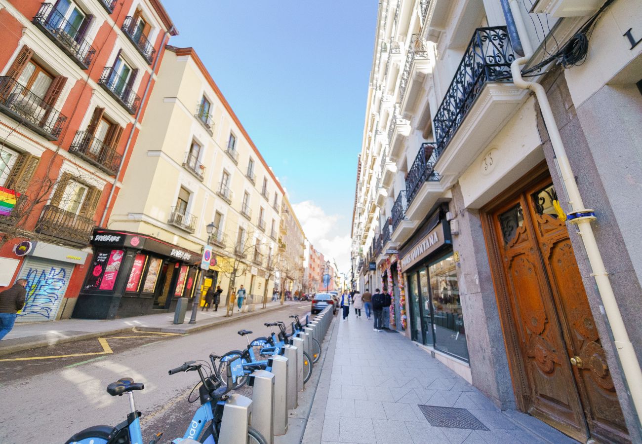 Apartamento en Madrid -  Exclusivo piso con balcones y vistas en ubicación privilegiada 