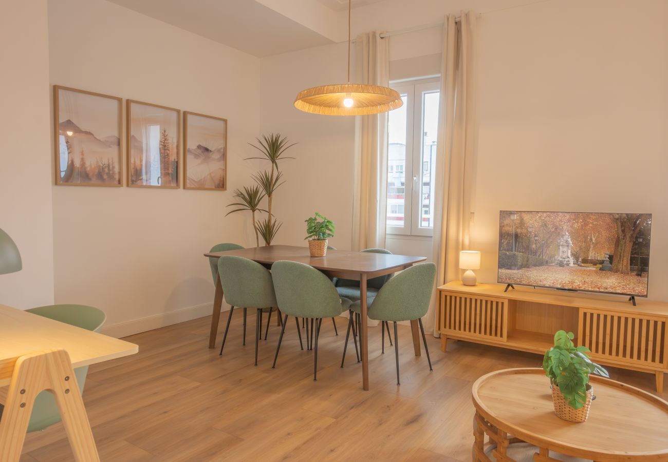 Apartamento en Madrid - Elegancia Urbana en el Corazón de Retiro