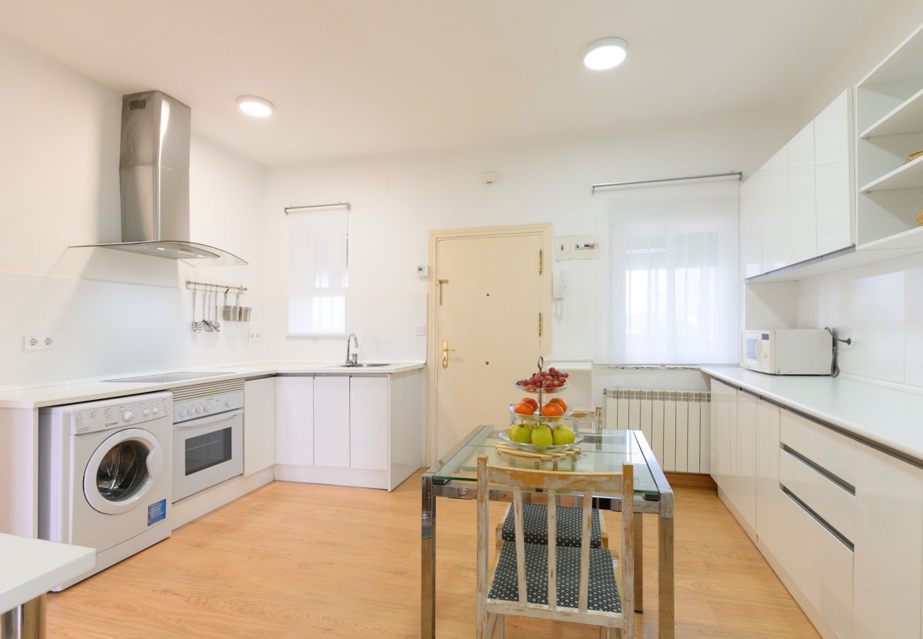 Apartamento en Madrid - Charmartin 4 Torres: 2 dormitorios ideal para familias y viajeros de negocios 