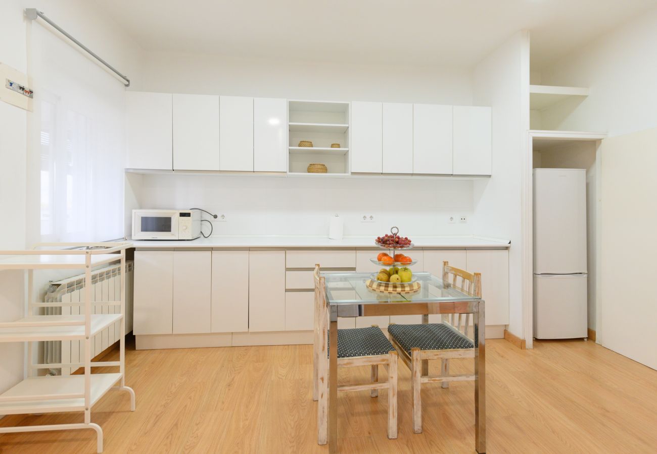 Apartamento en Madrid - Charmartin 4 Torres: 2 dormitorios ideal para familias y viajeros de negocios 