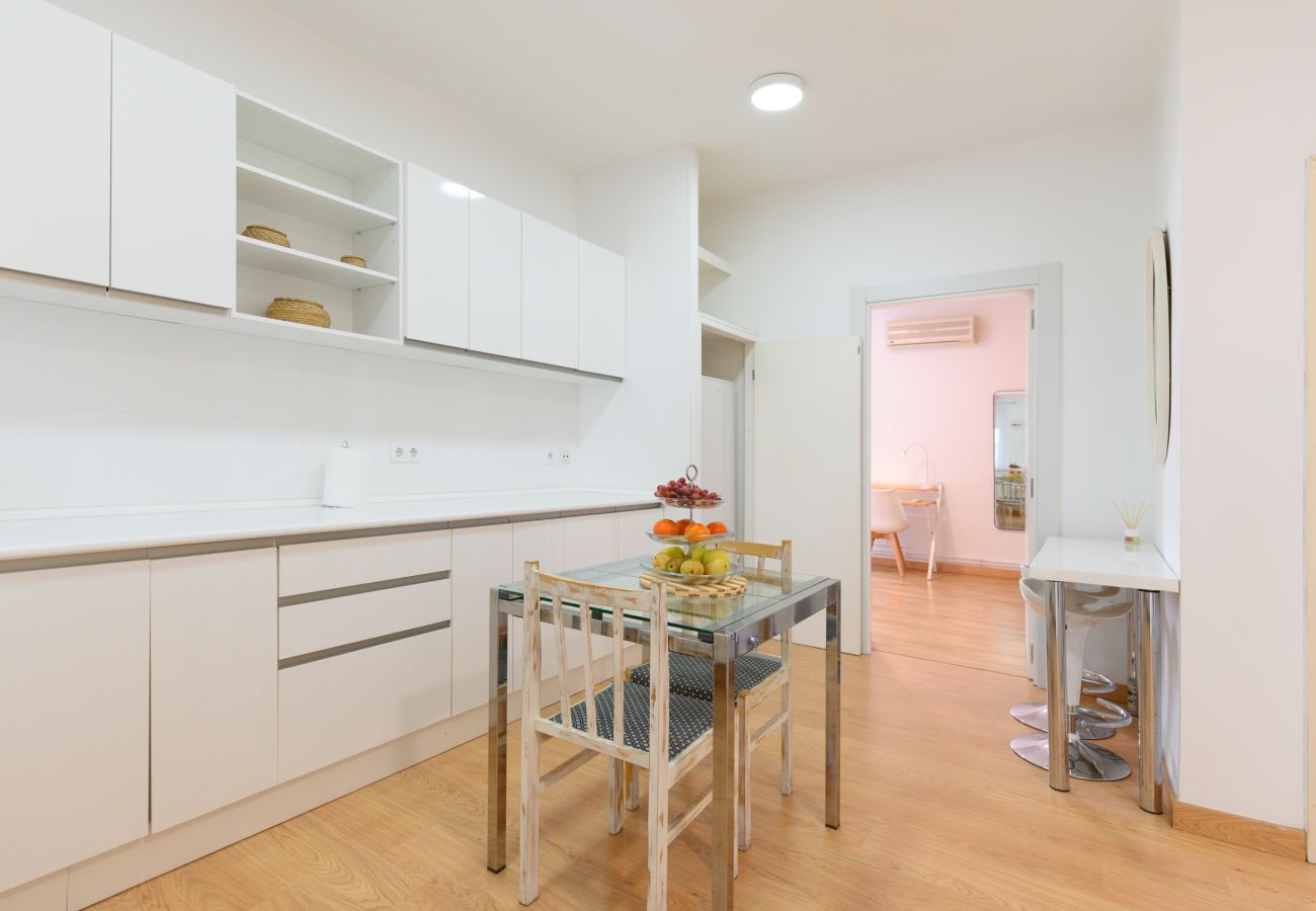 Apartamento en Madrid - Charmartin 4 Torres: 2 dormitorios ideal para familias y viajeros de negocios 