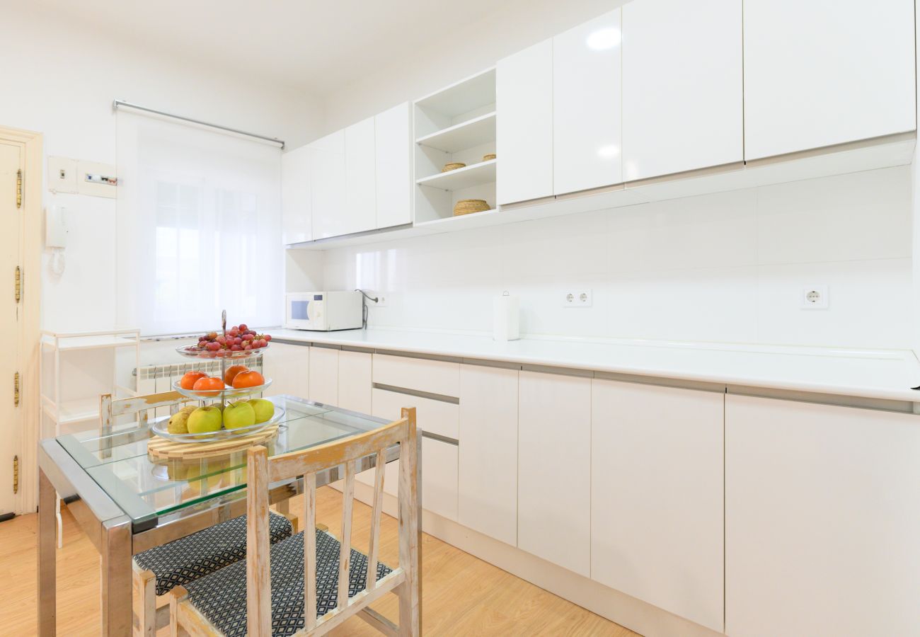 Apartamento en Madrid - Charmartin 4 Torres: 2 dormitorios ideal para familias y viajeros de negocios 