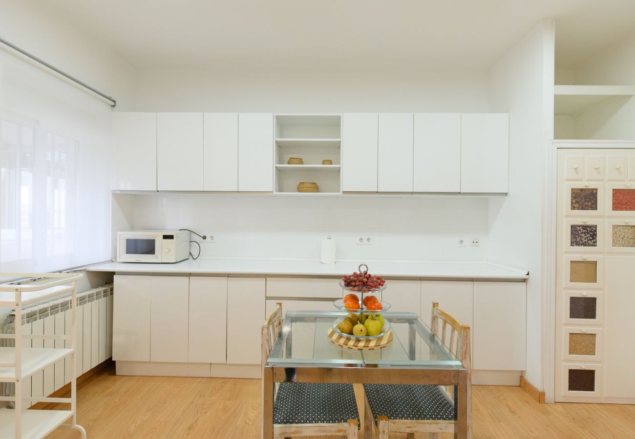 Apartamento en Madrid - Charmartin 4 Torres: 2 dormitorios ideal para familias y viajeros de negocios 