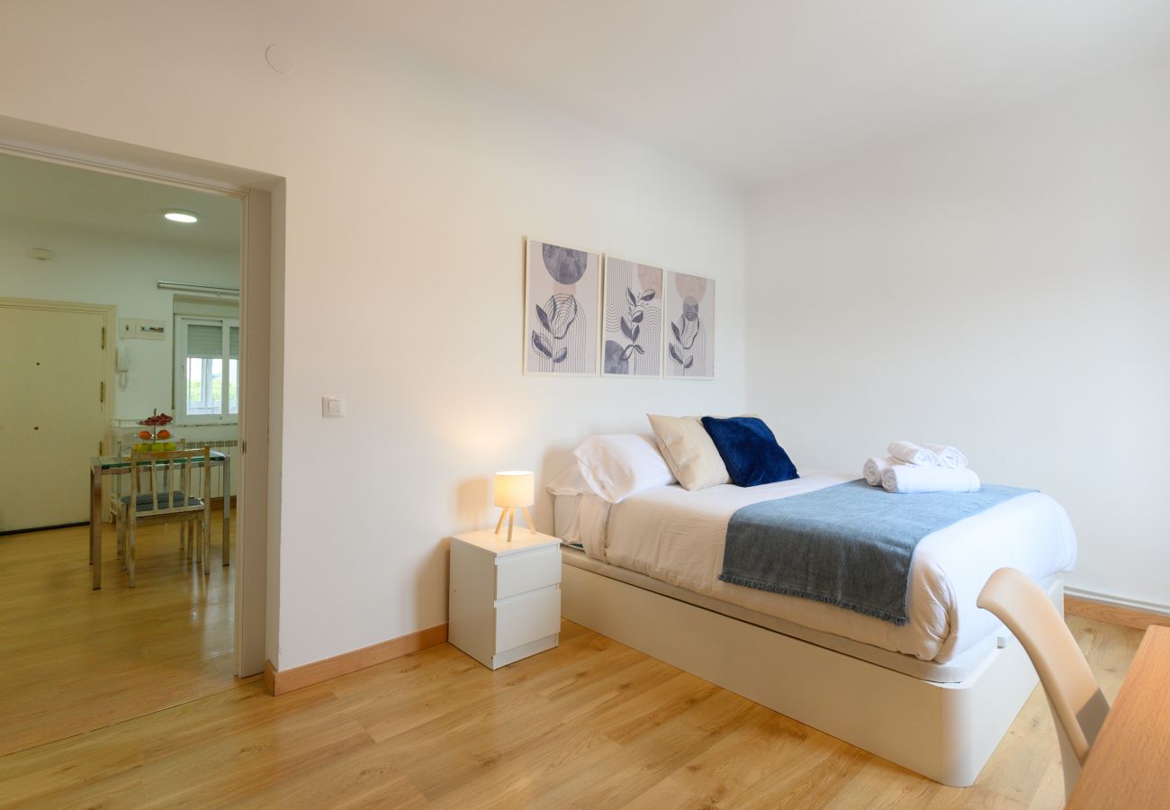 Apartamento en Madrid - Charmartin 4 Torres: 2 dormitorios ideal para familias y viajeros de negocios 