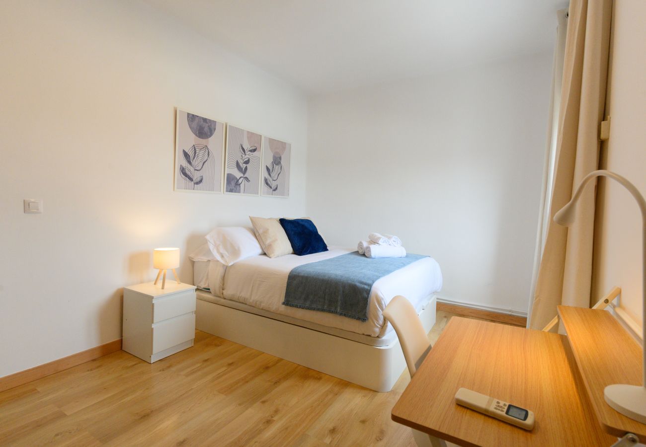 Apartamento en Madrid - Charmartin 4 Torres: 2 dormitorios ideal para familias y viajeros de negocios 