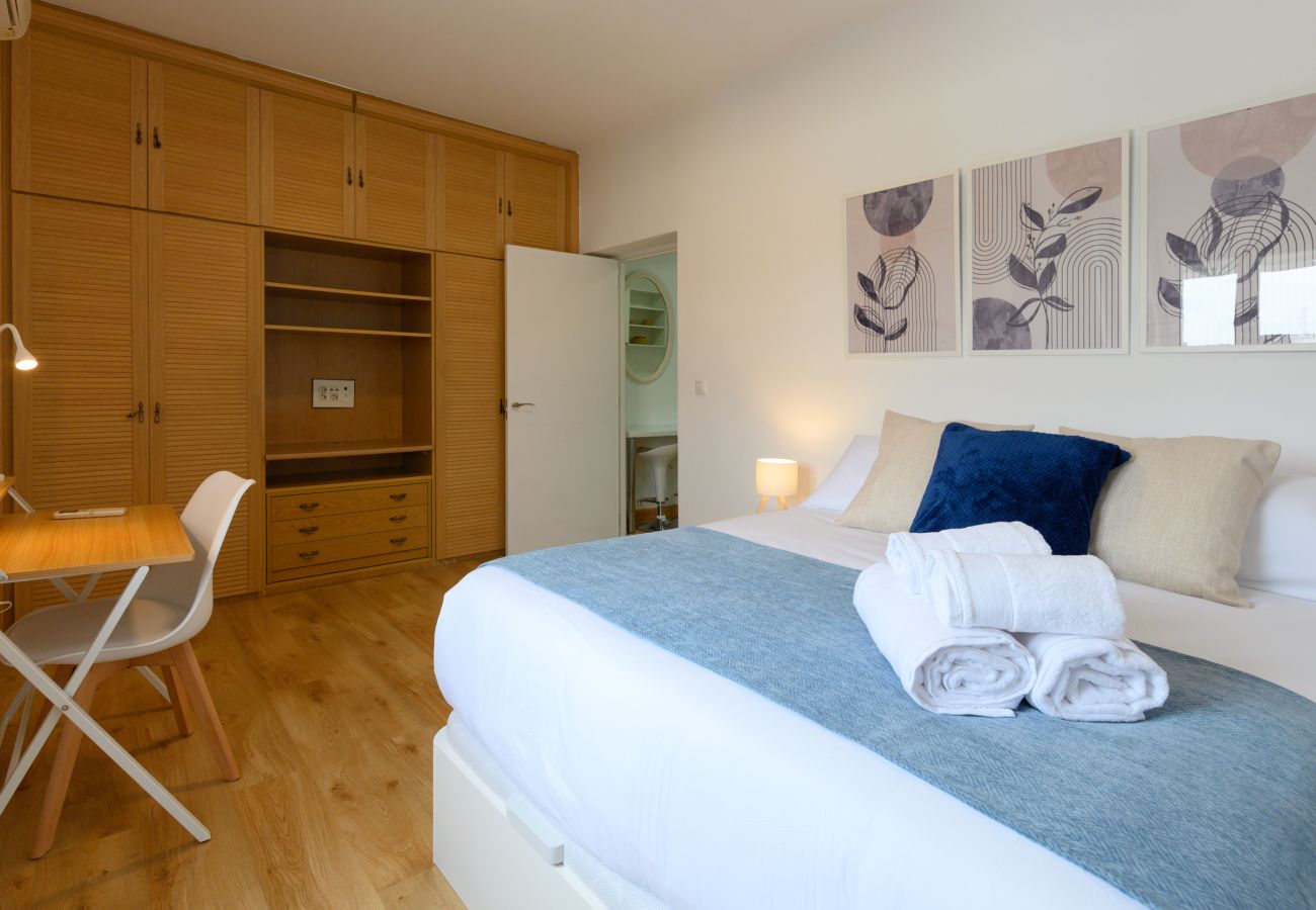 Apartamento en Madrid - Charmartin 4 Torres: 2 dormitorios ideal para familias y viajeros de negocios 