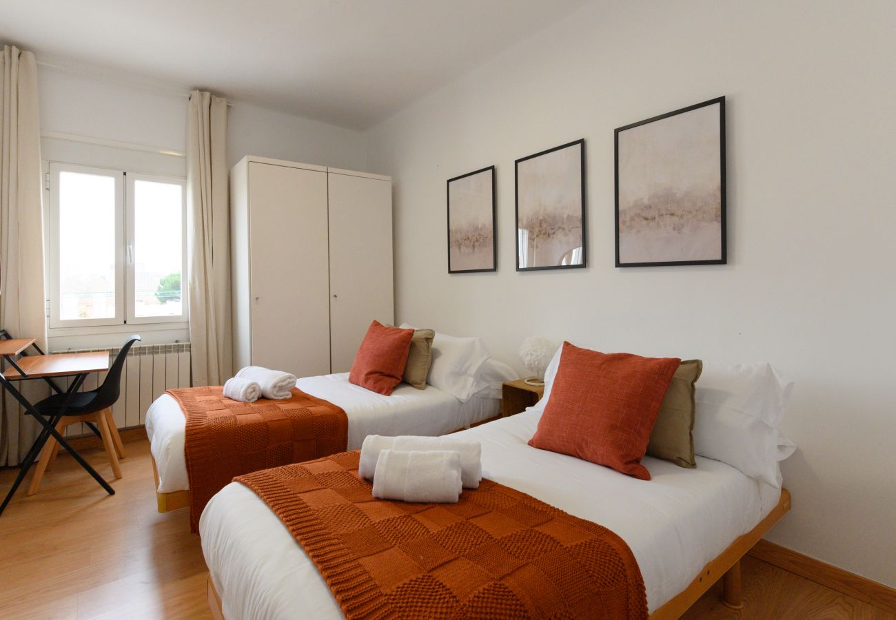 Apartamento en Madrid - Charmartin 4 Torres: 2 dormitorios ideal para familias y viajeros de negocios 