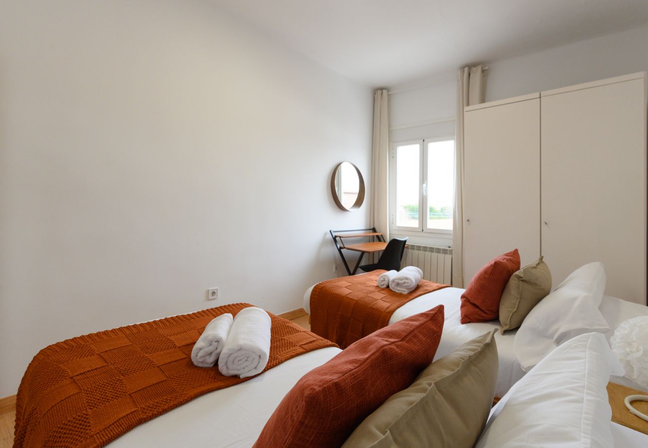 Apartamento en Madrid - Charmartin 4 Torres: 2 dormitorios ideal para familias y viajeros de negocios 