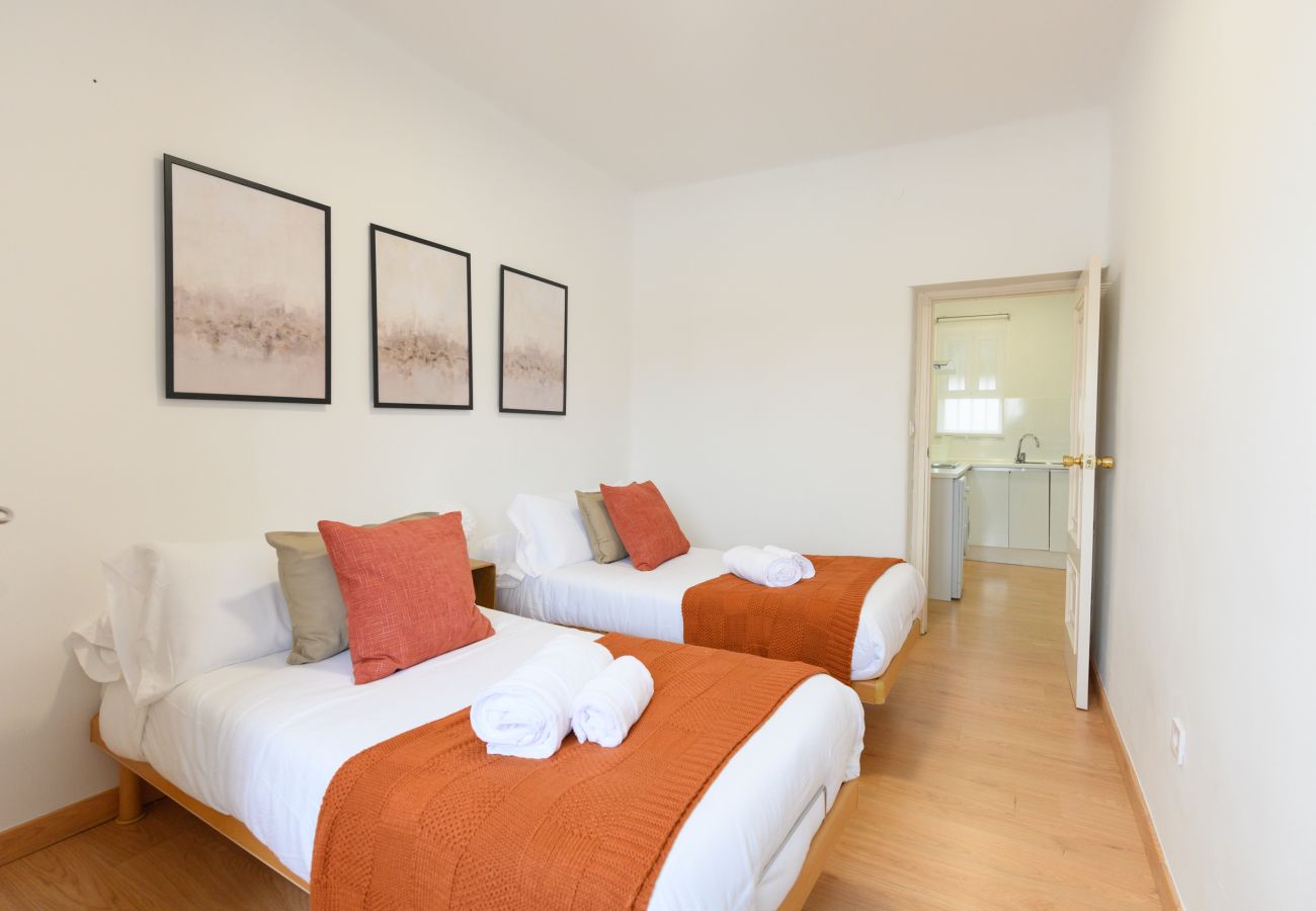 Apartamento en Madrid - Charmartin 4 Torres: 2 dormitorios ideal para familias y viajeros de negocios 