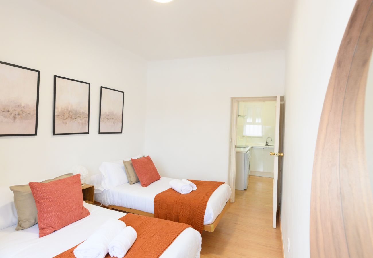 Apartamento en Madrid - Charmartin 4 Torres: 2 dormitorios ideal para familias y viajeros de negocios 