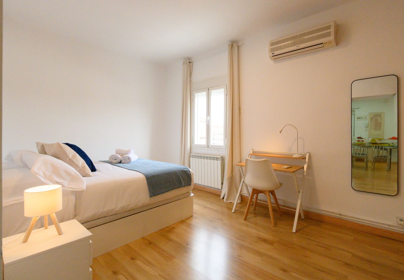 Apartamento en Madrid - Charmartin 4 Torres: 2 dormitorios ideal para familias y viajeros de negocios 