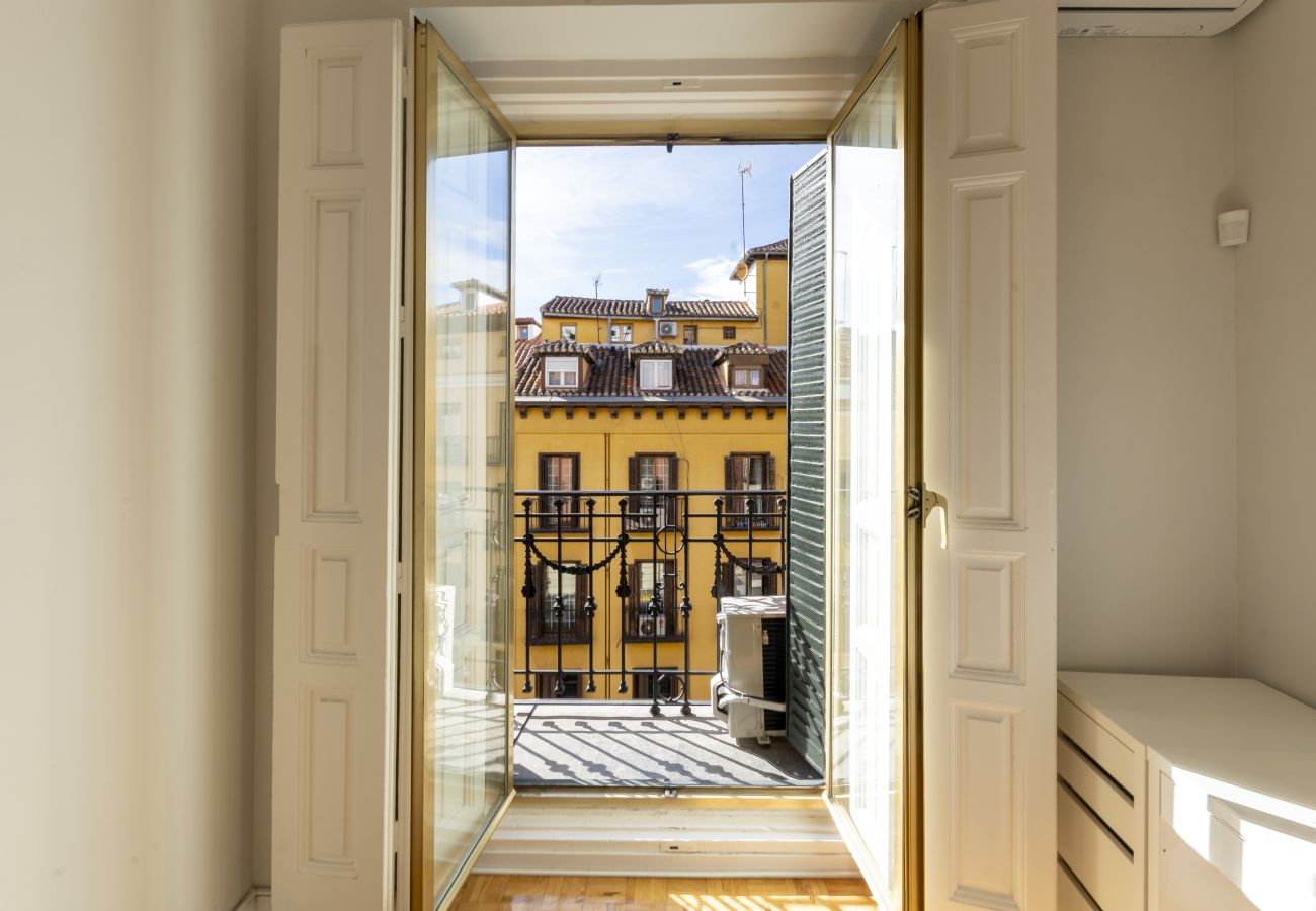 Apartamento en Madrid - Acogedor piso con balcones en el centro de Madrid , a unos pasos de la Plaza Mayor 