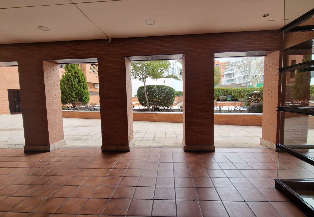 Apartamento en Madrid - Amplio piso de 3 dormitorios y 2 baños en Residencial con Piscina, Pádel y Parking_ Madrid 