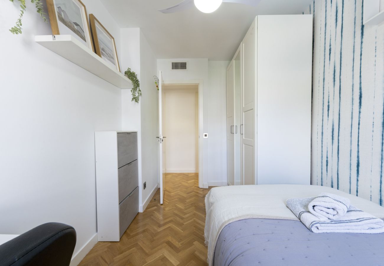 Apartamento en Madrid - Amplio piso de 3 dormitorios y 2 baños en Residencial con Piscina, Pádel y Parking_ Madrid 