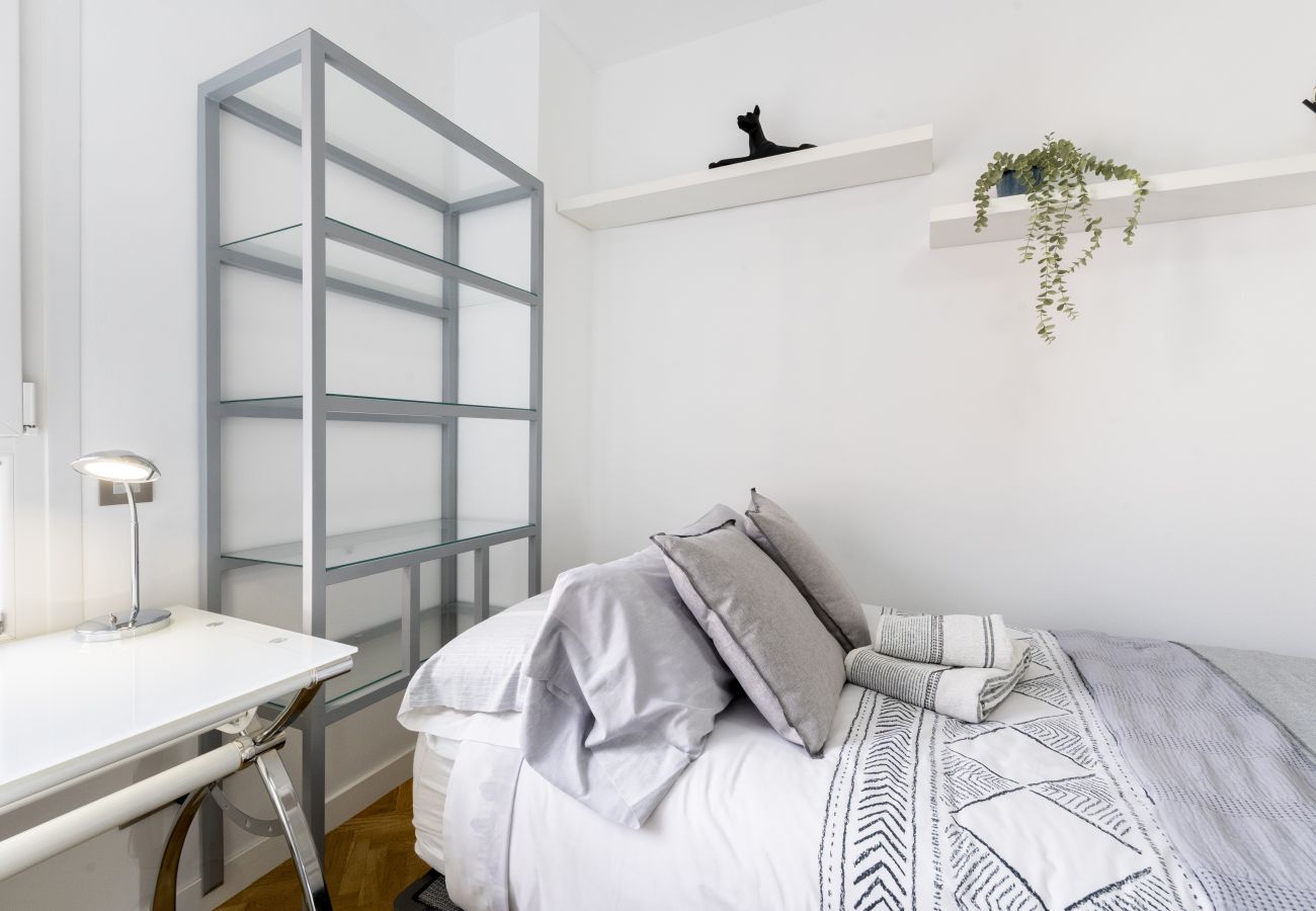 Apartamento en Madrid - Amplio piso de 3 dormitorios y 2 baños en Residencial con Piscina, Pádel y Parking_ Madrid 