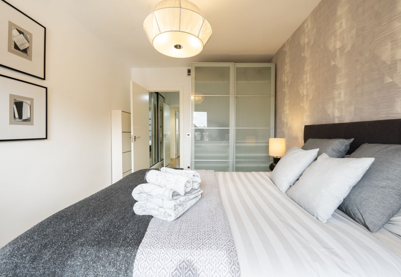 Apartamento en Madrid - Amplio piso de 3 dormitorios y 2 baños en Residencial con Piscina, Pádel y Parking_ Madrid 