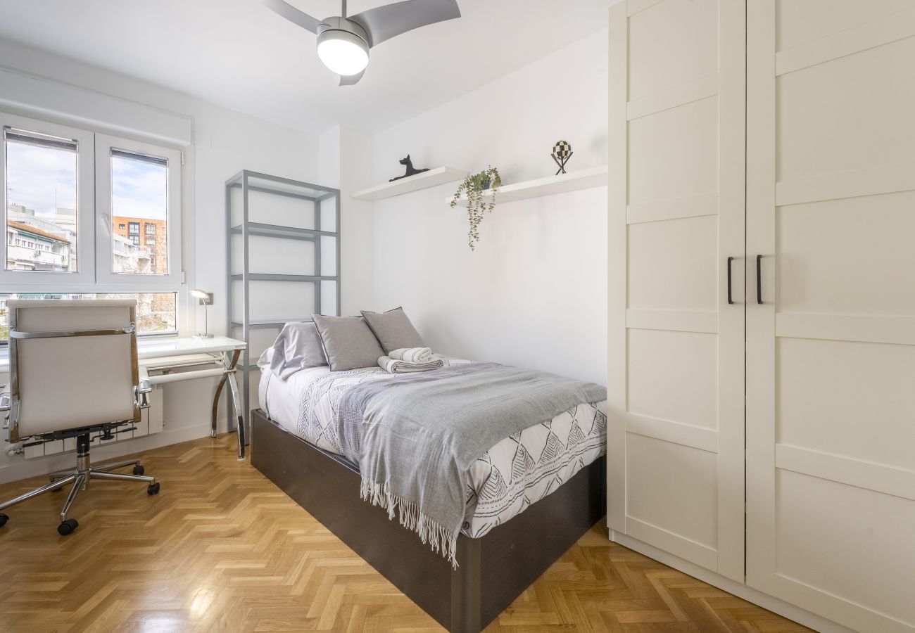 Apartamento en Madrid - Amplio piso de 3 dormitorios y 2 baños en Residencial con Piscina, Pádel y Parking_ Madrid 