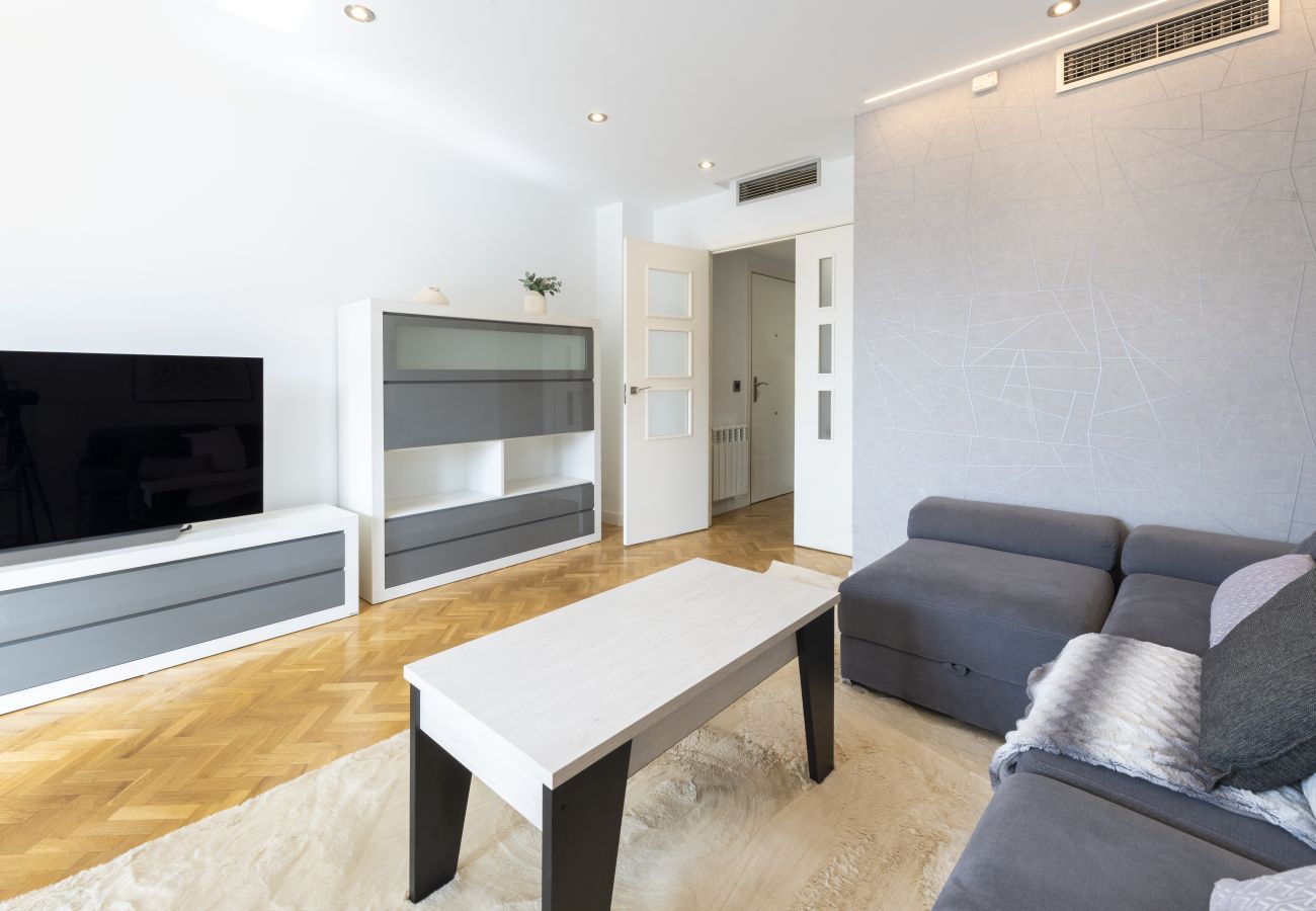 Apartamento en Madrid - Amplio piso de 3 dormitorios y 2 baños en Residencial con Piscina, Pádel y Parking_ Madrid 