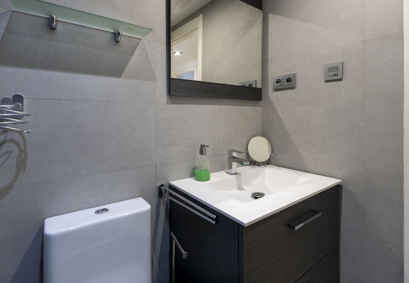 Apartamento en Madrid - Amplio piso de 3 dormitorios y 2 baños en Residencial con Piscina, Pádel y Parking_ Madrid 