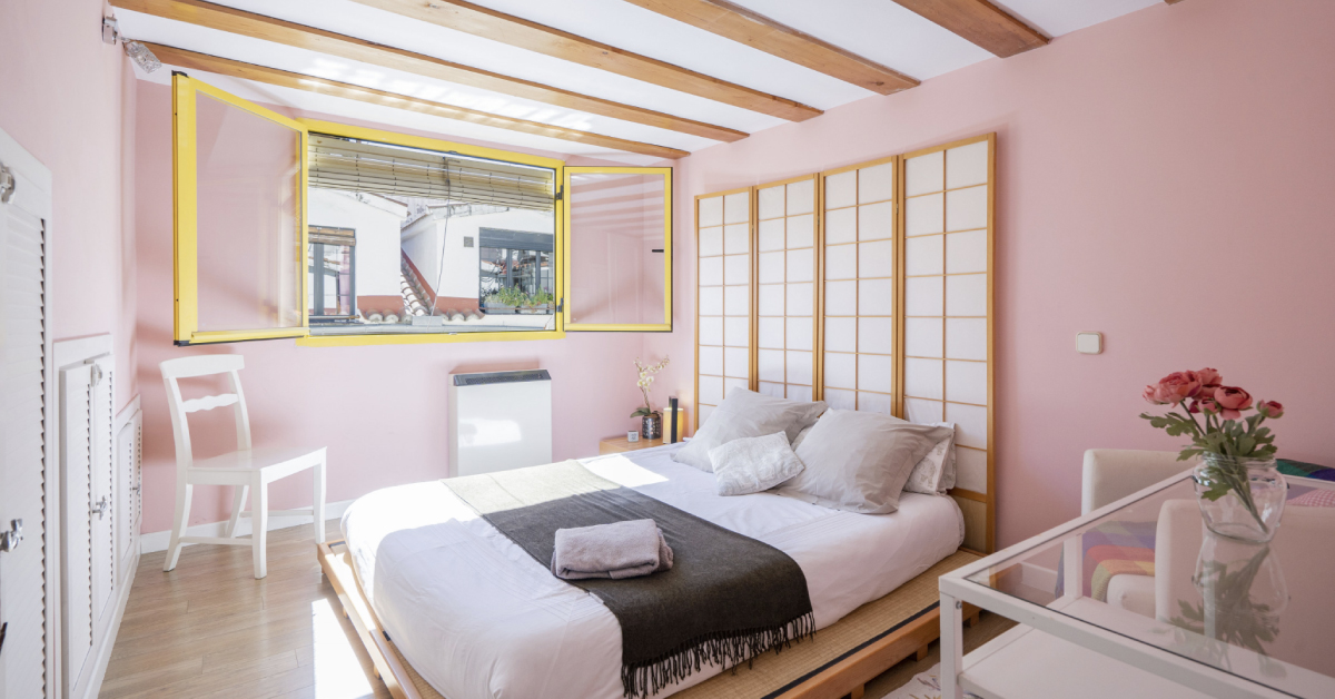 Dormitorio en el barrio de las letras, Huertas, mejor zona para alojarse en Madrid