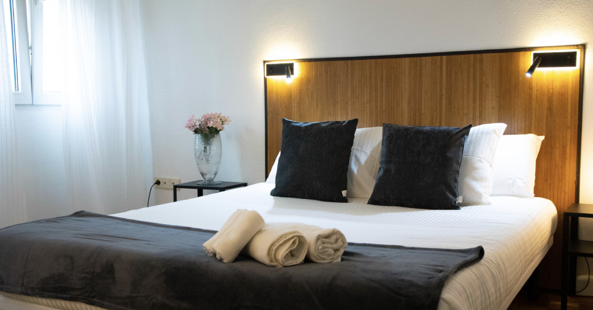 Dormitorio en la zona de La Latina, la mejor zona para alojarse en Madrid
