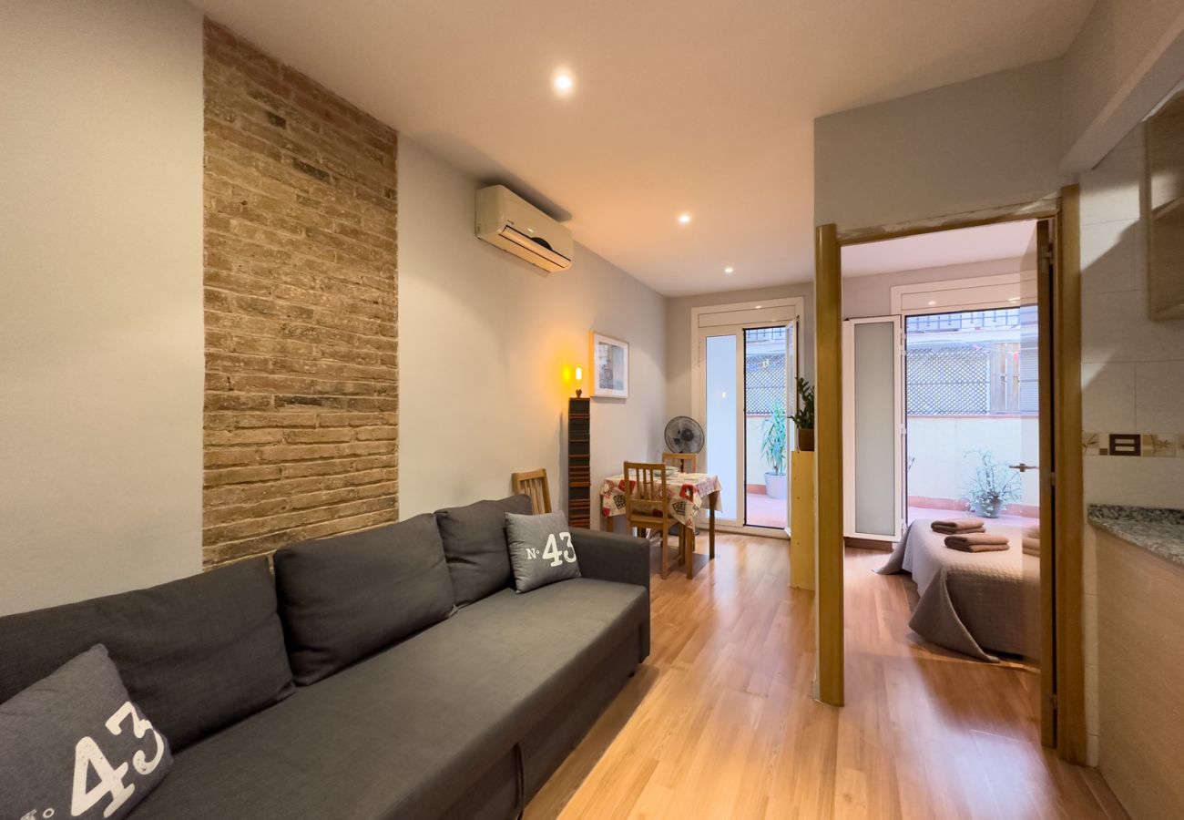 Apartment in Barcelona - Cute restored flat for rent with private terrace in Barcelona center, Gracia