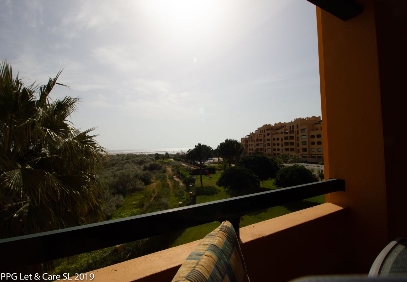 Apartment in Isla Canela - Apartment with swimming pool to 10 m beach