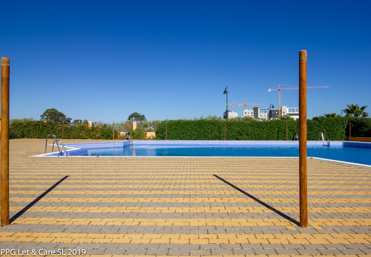 Apartment in Isla Canela - Apartment with swimming pool to 10 m beach