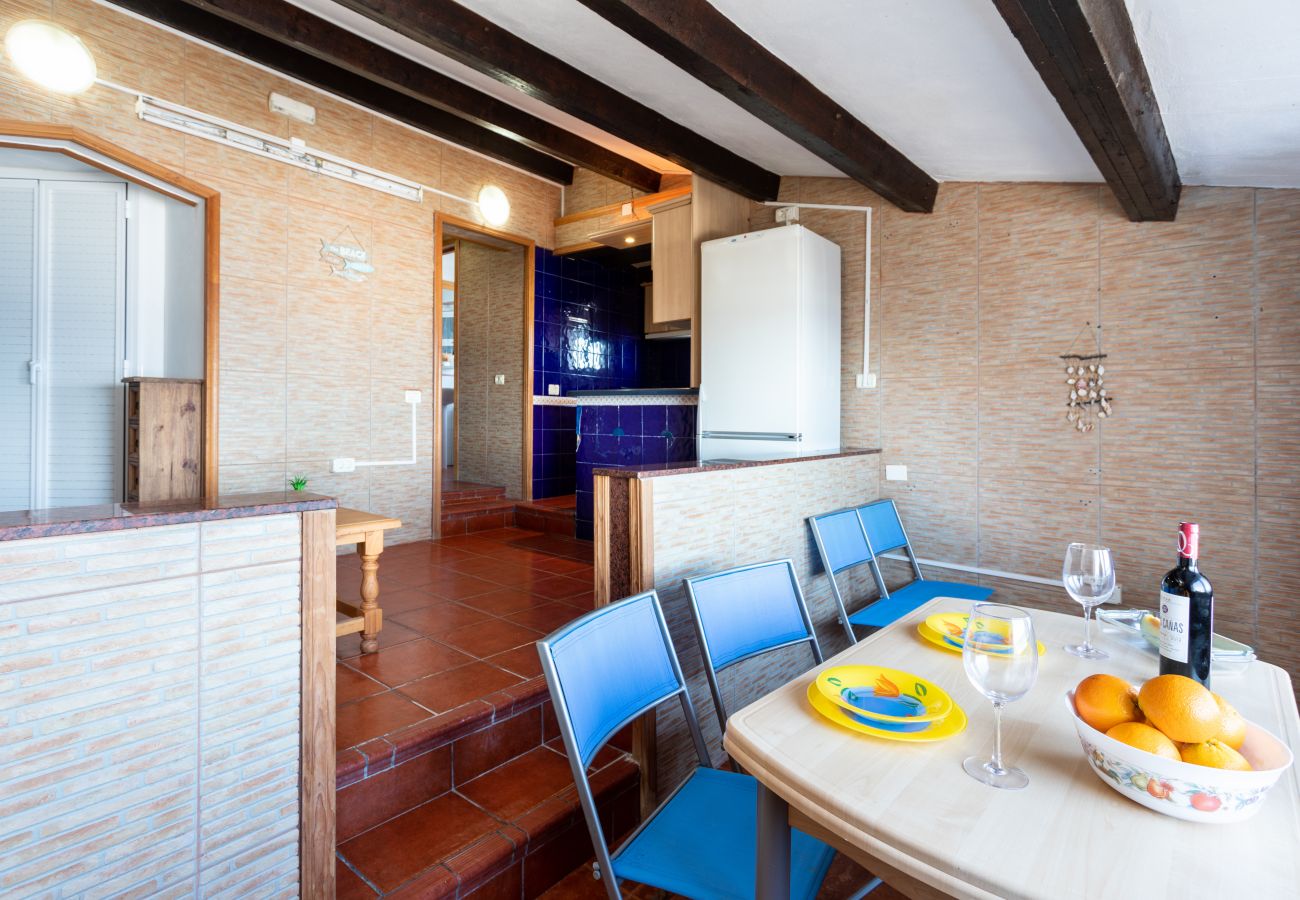 House in Candelaria - Beach house, 5 meters from the sea wifi by Lightbooking