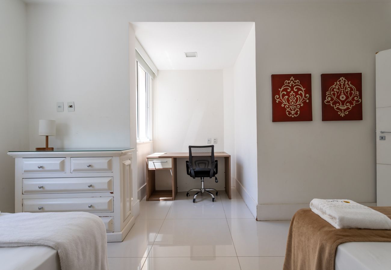 Apartment in Rio de Janeiro - Beautiful in Copacabana | One block from the beach | SL1001 Z3