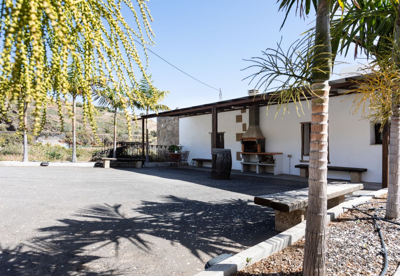 House in Güimar - Rustic house with terrace and barbecue by Lightbooking