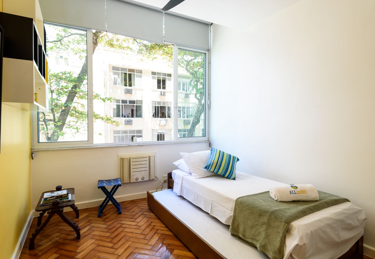 Apartment in Rio de Janeiro - Sea view, 1 minute from Leblon beach | GU301