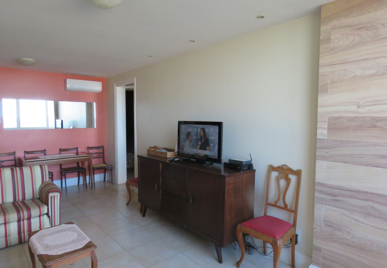 Large, well-lit and comfortable living room. Equipped with sofa, TV and dining table.