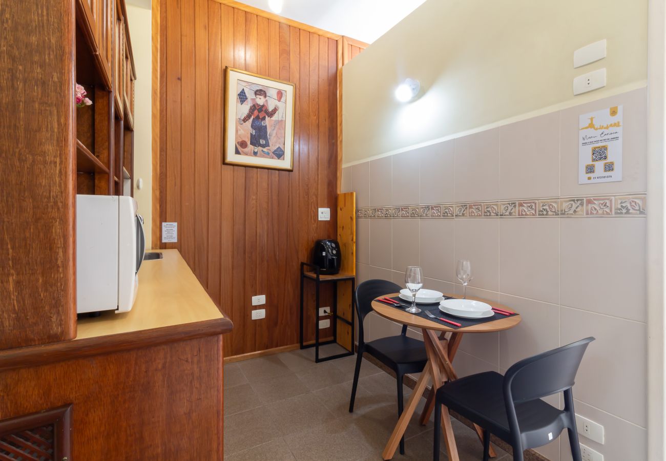 Apartment in Rio de Janeiro - 5 minutes from Copacabana beach | STC905